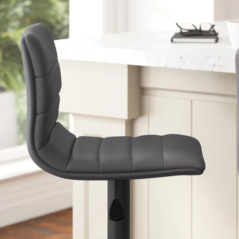 Tabouret de bar pivotant à hauteur réglable avec surpiqûres horizontales et repose-pieds, cognac / noir / gris, structure noire