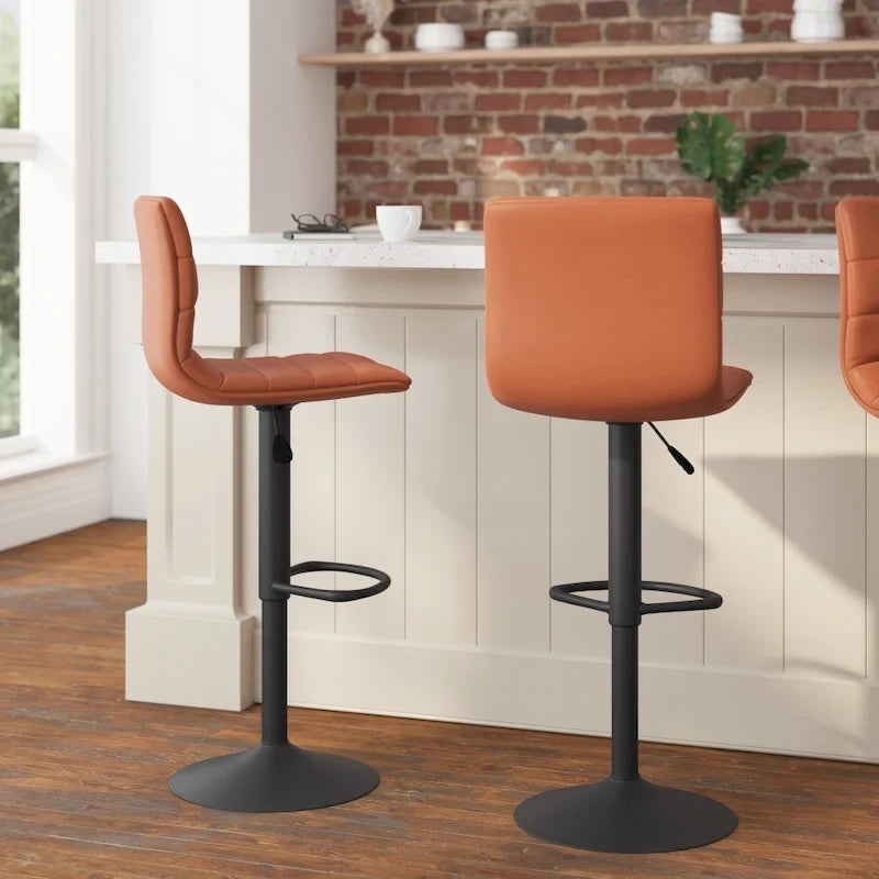 Tabouret de bar pivotant à hauteur réglable avec surpiqûres horizontales et repose-pieds, cognac / noir / gris, structure noire