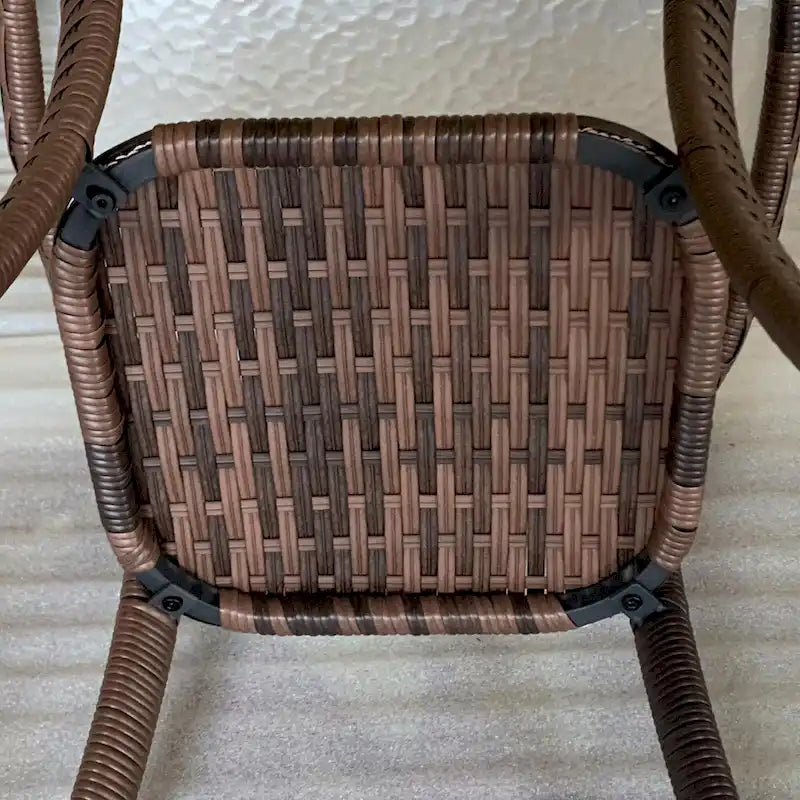 Table basse d'extérieur en rotin avec plateau en verre trempé et étagère de rangement, marron/gris
