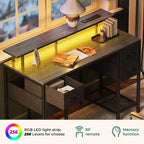 Bureau d'ordinateur 47" avec éclairage LED, 4 tiroirs en tissu et prises de courant, blanc / gris / marron rustique / noir