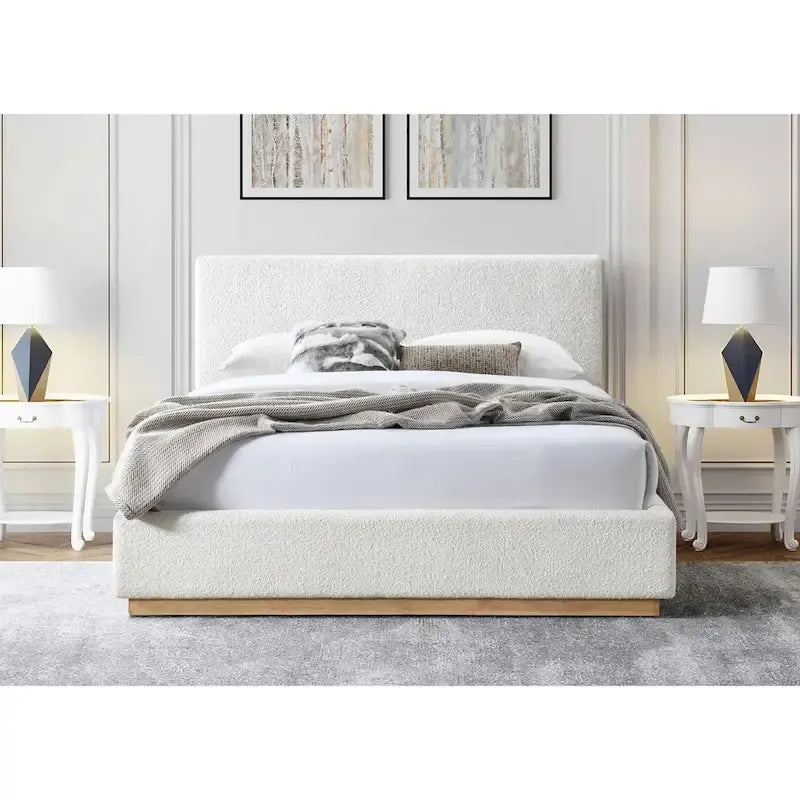 Lit plateforme rembourré Queen avec plinthe en bois, Boucle crème / Tissu gris