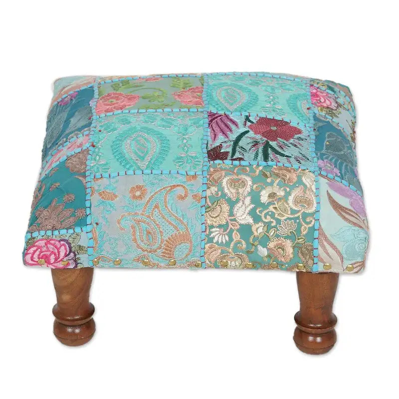 Repose-pieds ottoman brodé et perlé fait main, multicolore (bleu/vert), moyen