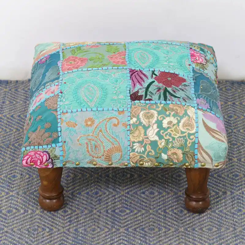 Repose-pieds ottoman brodé et perlé fait main, multicolore (bleu/vert), moyen